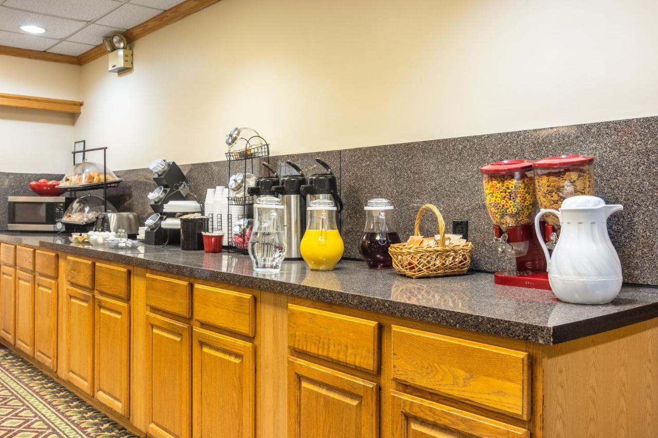 Red Roof Inn Ashtabula - Austinburg Экстерьер фото