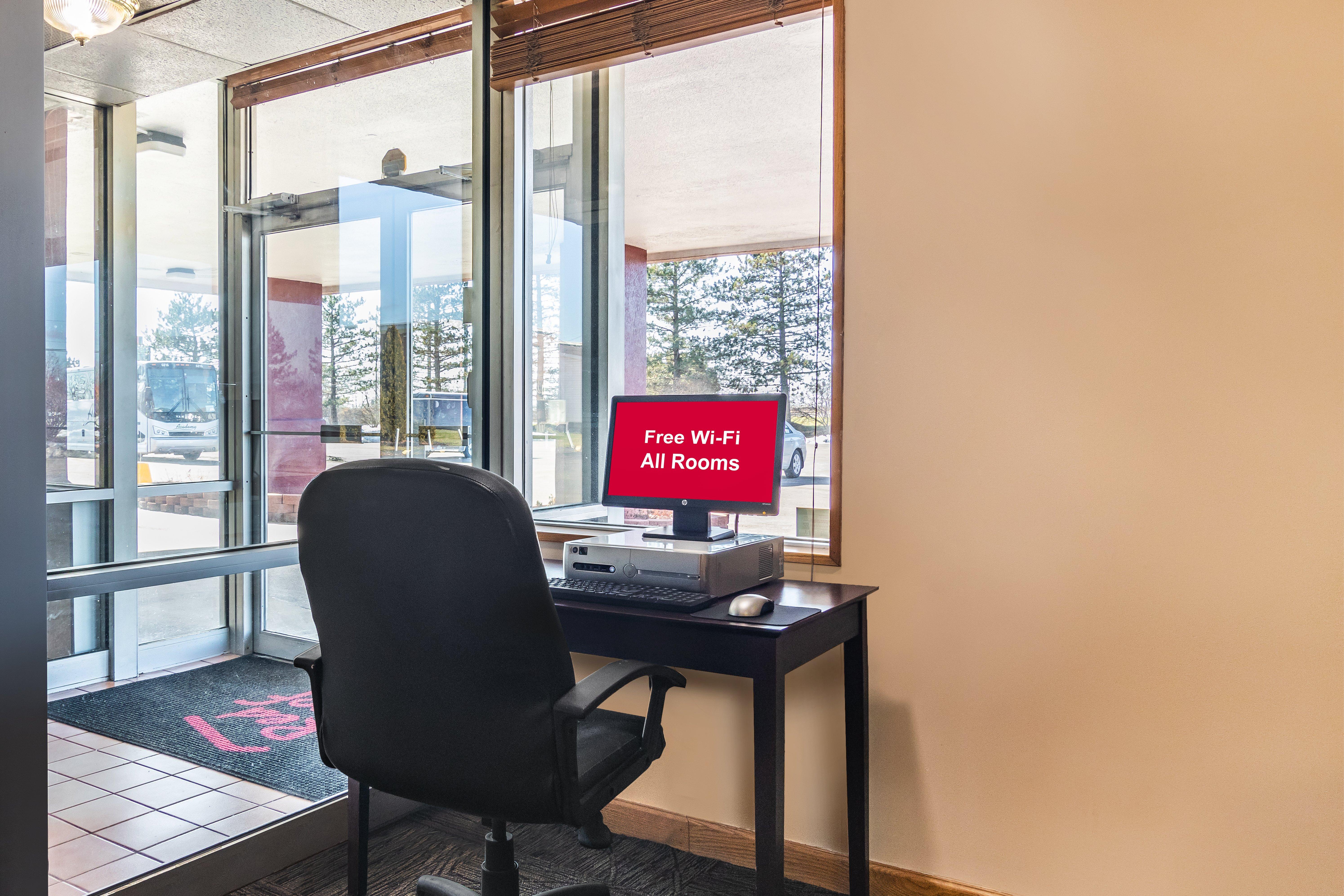 Red Roof Inn Ashtabula - Austinburg Экстерьер фото