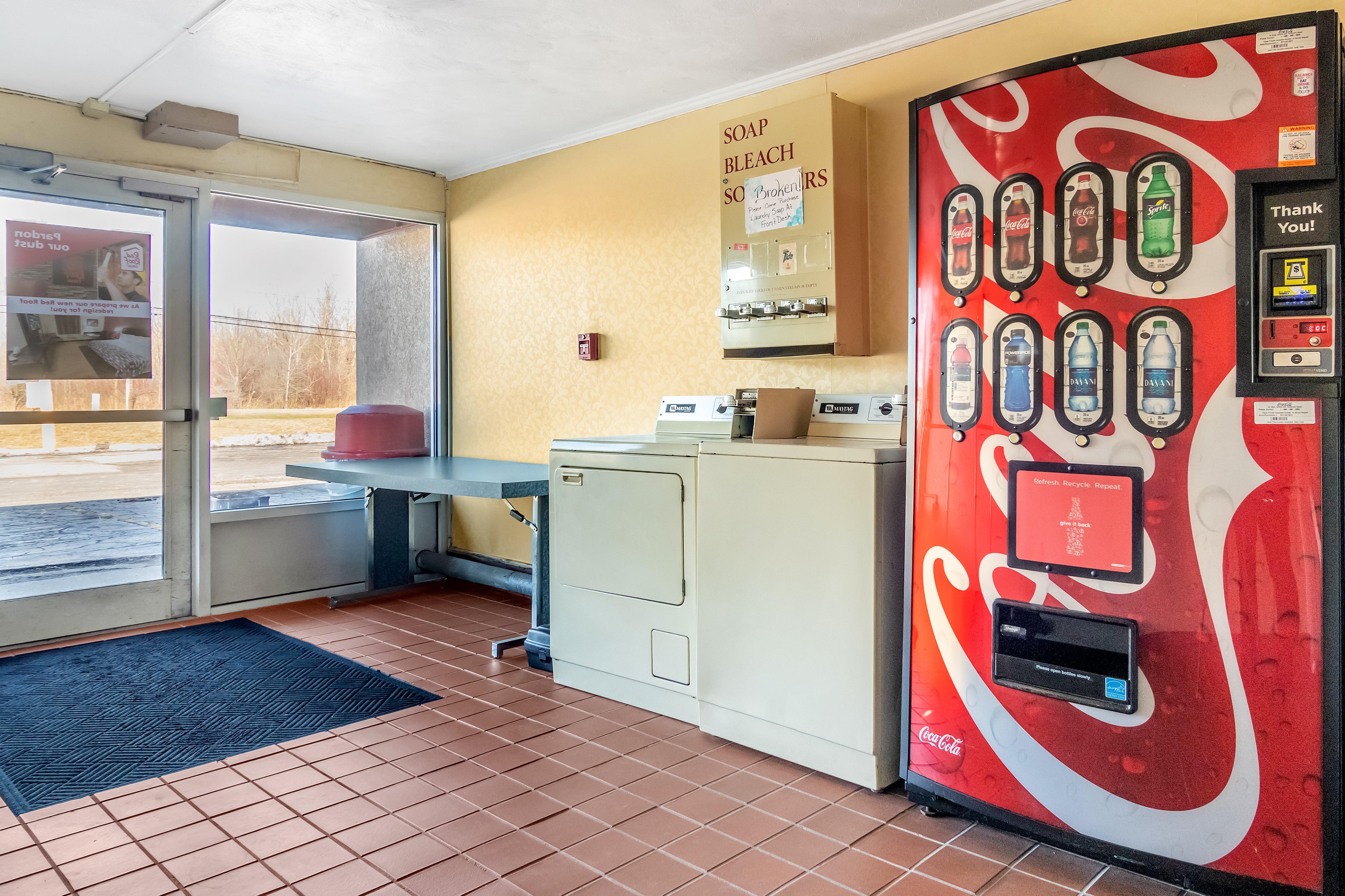 Red Roof Inn Ashtabula - Austinburg Экстерьер фото